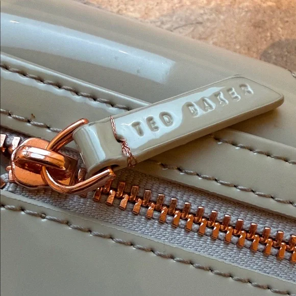 Ted Baker Mint beautiful light grey Wallet with RoseGold Accents - Picture 9 of 12